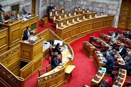 Αντιπολιτευτικό σφυροκόπημα στη Βουλή στον απόηχο της τραγωδίας στη Χίο